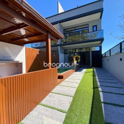 Casa com 300m², 4 quartos (sendo 2 suítes), 2 garagens, no bairro Praia do Sonho em Palhoça