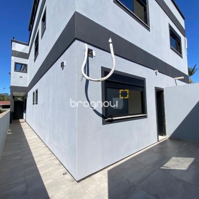 Casa com 300m², 4 quartos (sendo 2 suítes), 2 garagens, no bairro Praia do Sonho em Palhoça