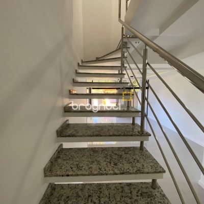 Casa com 300m², 4 quartos (sendo 2 suítes), 2 garagens, no bairro Praia do Sonho em Palhoça