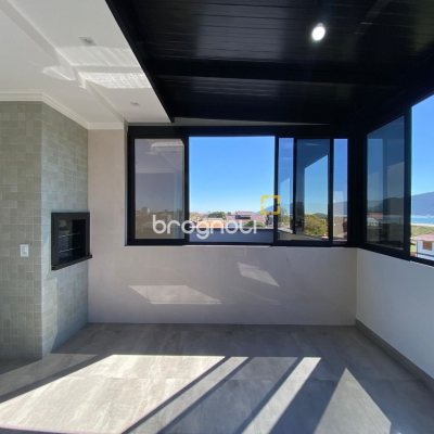 Casa com 300m², 4 quartos (sendo 2 suítes), 2 garagens, no bairro Praia do Sonho em Palhoça