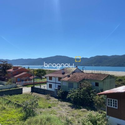 Casa com 300m², 4 quartos (sendo 2 suítes), 2 garagens, no bairro Praia do Sonho em Palhoça