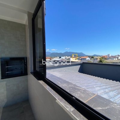 Casa com 300m², 4 quartos (sendo 2 suítes), 2 garagens, no bairro Praia do Sonho em Palhoça