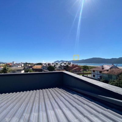 Casa com 300m², 4 quartos (sendo 2 suítes), 2 garagens, no bairro Praia do Sonho em Palhoça