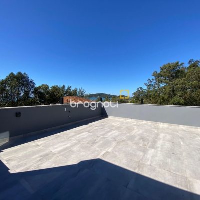 Casa com 300m², 4 quartos (sendo 2 suítes), 2 garagens, no bairro Praia do Sonho em Palhoça