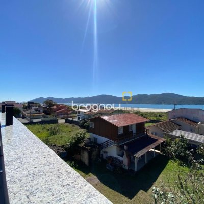 Casa com 300m², 4 quartos (sendo 2 suítes), 2 garagens, no bairro Praia do Sonho em Palhoça