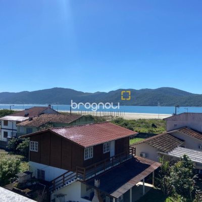 Casa com 300m², 4 quartos (sendo 2 suítes), 2 garagens, no bairro Praia do Sonho em Palhoça