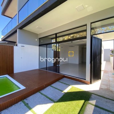 Casa com 300m², 4 quartos (sendo 2 suítes), 2 garagens, no bairro Praia do Sonho em Palhoça