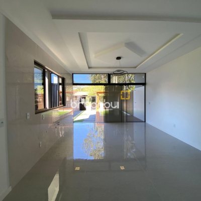 Casa com 300m², 4 quartos (sendo 2 suítes), 2 garagens, no bairro Praia do Sonho em Palhoça