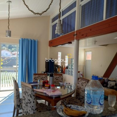 Pousada / Hotel com 284m², 9 quartos (sendo 1 suíte), 6 garagens, no bairro Canasvieiras em Florianópolis