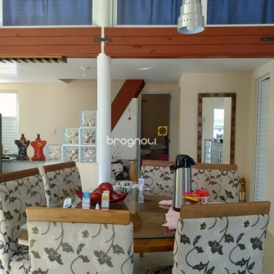 Pousada / Hotel com 284m², 9 quartos (sendo 1 suíte), 6 garagens, no bairro Canasvieiras em Florianópolis
