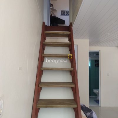Pousada / Hotel com 284m², 9 quartos (sendo 1 suíte), 6 garagens, no bairro Canasvieiras em Florianópolis