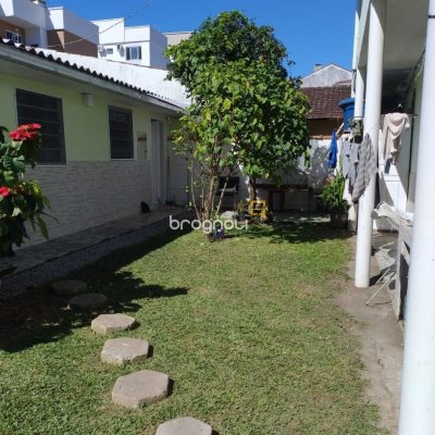 Pousada / Hotel com 284m², 9 quartos (sendo 1 suíte), 6 garagens, no bairro Canasvieiras em Florianópolis