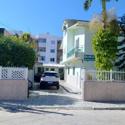 Pousada / Hotel com 284m², 9 quartos (sendo 1 suíte), 6 garagens, no bairro Canasvieiras em Florianópolis