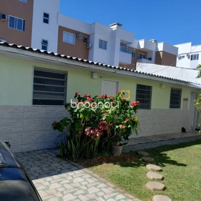 Pousada / Hotel com 284m², 9 quartos (sendo 1 suíte), 6 garagens, no bairro Canasvieiras em Florianópolis