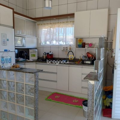 Pousada / Hotel com 284m², 9 quartos (sendo 1 suíte), 6 garagens, no bairro Canasvieiras em Florianópolis