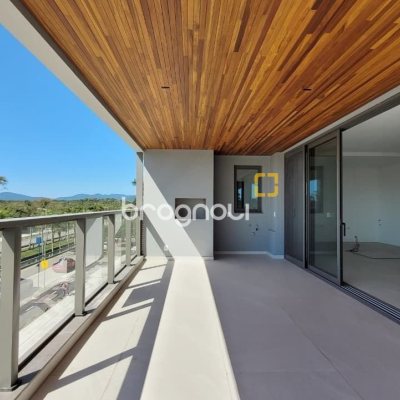 Apartamento com 232m², 3 quartos (sendo 3 suítes), 3 garagens, no bairro Jurerê Internacional em Florianópolis