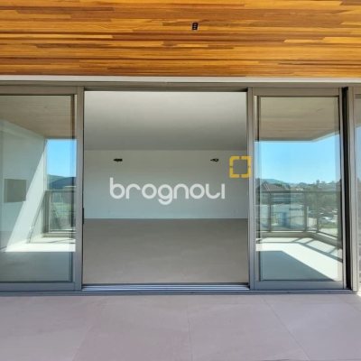 Apartamento com 232m², 3 quartos (sendo 3 suítes), 3 garagens, no bairro Jurerê Internacional em Florianópolis
