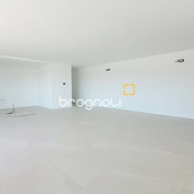 Apartamento com 232m², 3 quartos (sendo 3 suítes), 3 garagens, no bairro Jurerê Internacional em Florianópolis