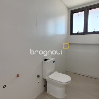 Apartamento com 232m², 3 quartos (sendo 3 suítes), 3 garagens, no bairro Jurerê Internacional em Florianópolis