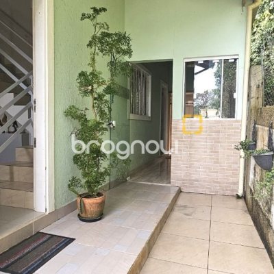 Casa com 113m², 4 quartos, 2 garagens, no bairro Pantanal em Florianópolis