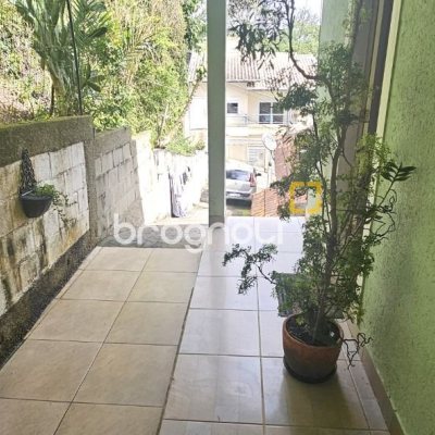 Casa com 113m², 4 quartos, 2 garagens, no bairro Pantanal em Florianópolis