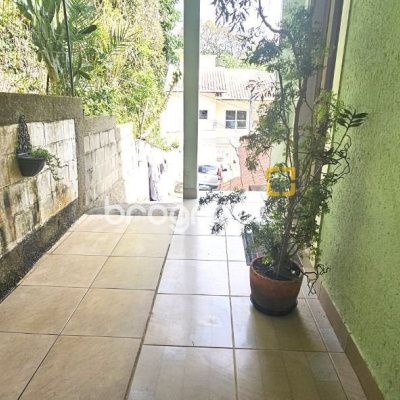Casa com 113m², 4 quartos, 2 garagens, no bairro Pantanal em Florianópolis