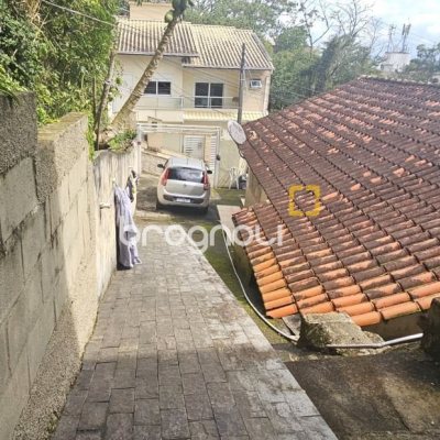 Casa com 113m², 4 quartos, 2 garagens, no bairro Pantanal em Florianópolis