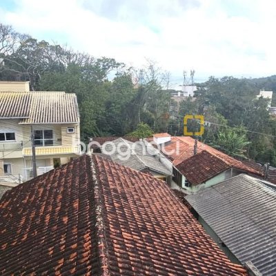 Casa com 113m², 4 quartos, 2 garagens, no bairro Pantanal em Florianópolis