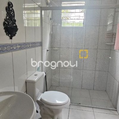 Casa com 113m², 4 quartos, 2 garagens, no bairro Pantanal em Florianópolis