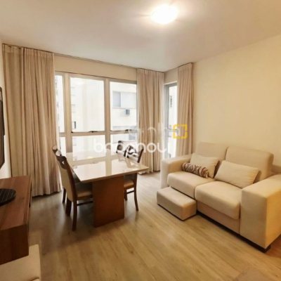 Apartamento com 77m², 2 quartos (sendo 1 suíte), 1 garagem, no bairro Centro em Florianópolis