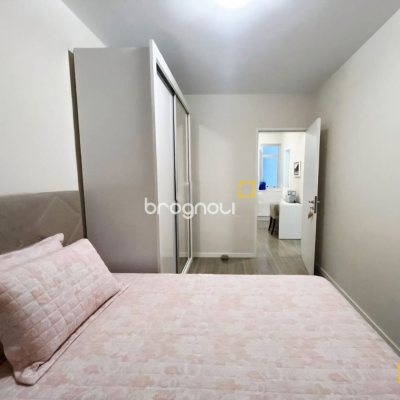 Apartamento com 77m², 2 quartos (sendo 1 suíte), 1 garagem, no bairro Centro em Florianópolis