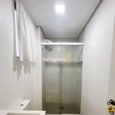 Apartamento com 77m², 2 quartos (sendo 1 suíte), 1 garagem, no bairro Centro em Florianópolis