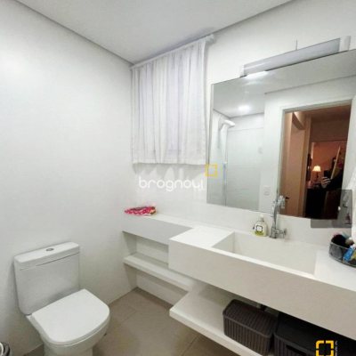 Apartamento com 77m², 2 quartos (sendo 1 suíte), 1 garagem, no bairro Centro em Florianópolis