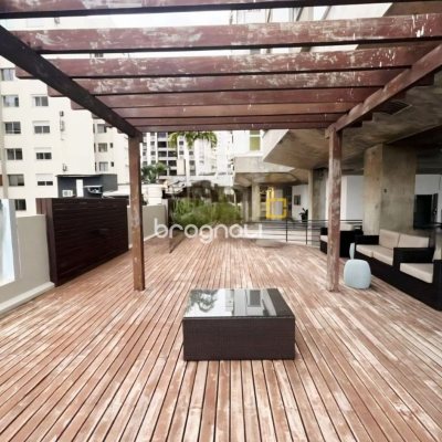 Apartamento com 77m², 2 quartos (sendo 1 suíte), 1 garagem, no bairro Centro em Florianópolis