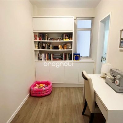 Apartamento com 77m², 2 quartos (sendo 1 suíte), 1 garagem, no bairro Centro em Florianópolis