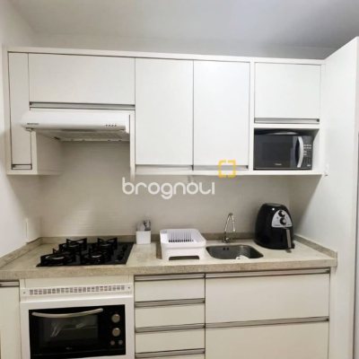 Apartamento com 77m², 2 quartos (sendo 1 suíte), 1 garagem, no bairro Centro em Florianópolis