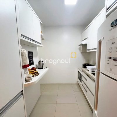 Apartamento com 77m², 2 quartos (sendo 1 suíte), 1 garagem, no bairro Centro em Florianópolis