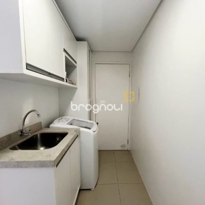 Apartamento com 77m², 2 quartos (sendo 1 suíte), 1 garagem, no bairro Centro em Florianópolis