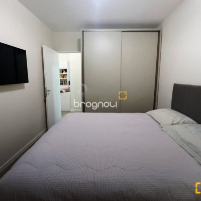Apartamento com 77m², 2 quartos (sendo 1 suíte), 1 garagem, no bairro Centro em Florianópolis
