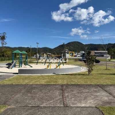 Terreno com 494m², no bairro Ratones em Florianópolis
