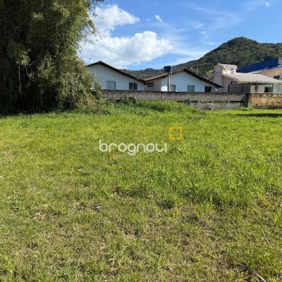 Terreno com 494m², no bairro Ratones em Florianópolis