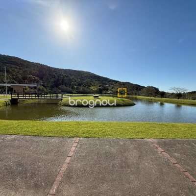 Terreno com 494m², no bairro Ratones em Florianópolis