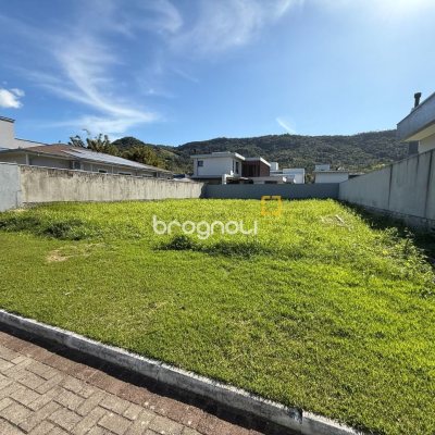 Terreno com 400m², no bairro Ratones em Florianópolis