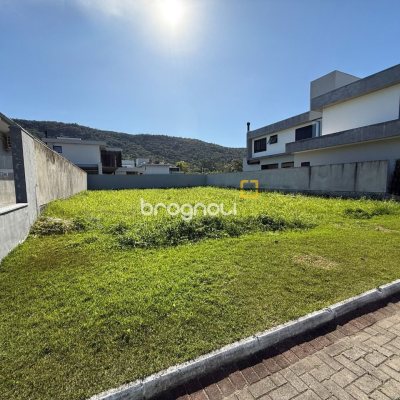 Terreno com 400m², no bairro Ratones em Florianópolis