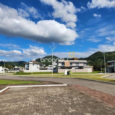Terreno com 400m², no bairro Ratones em Florianópolis
