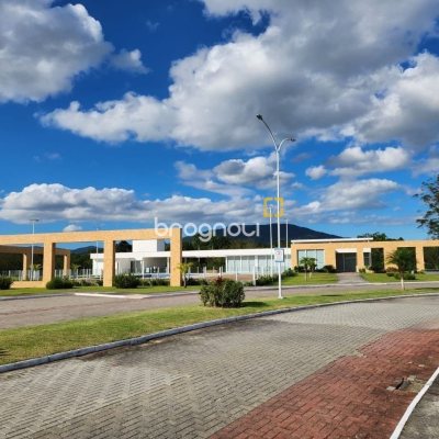 Terreno com 400m², no bairro Ratones em Florianópolis