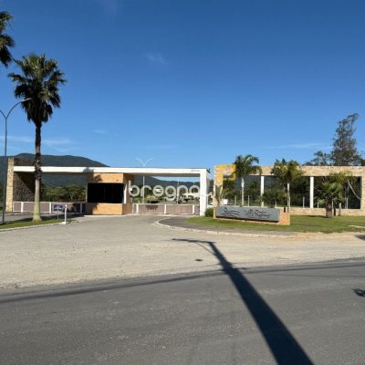 Terreno com 400m², no bairro Ratones em Florianópolis