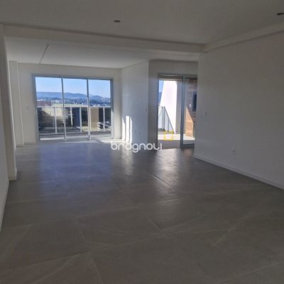 Cobertura com 125m², 3 quartos (sendo 2 suítes), 2 garagens, no bairro Pedra Branca em Palhoça