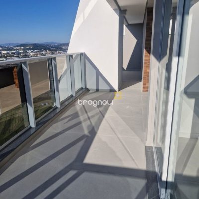 Cobertura com 125m², 3 quartos (sendo 2 suítes), 2 garagens, no bairro Pedra Branca em Palhoça