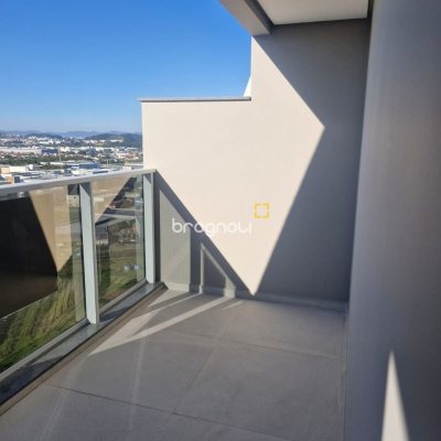 Cobertura com 125m², 3 quartos (sendo 2 suítes), 2 garagens, no bairro Pedra Branca em Palhoça